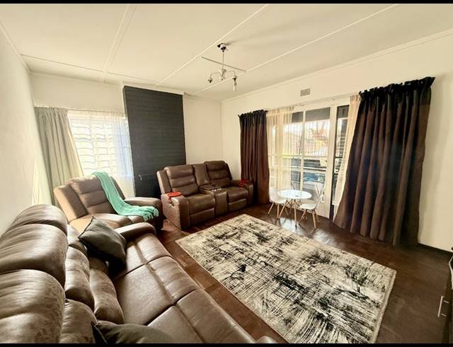 3 BEDROOM HOUSE FOR SALE IN VANDERBIJLPARK CW 5